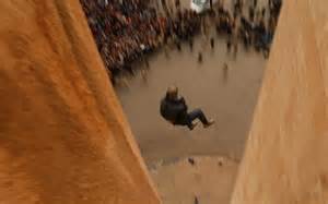 isis throwing gay off building 2