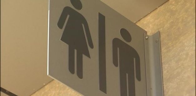 bathroom transgender-31ijn6awkffv8qmgdnd3wg