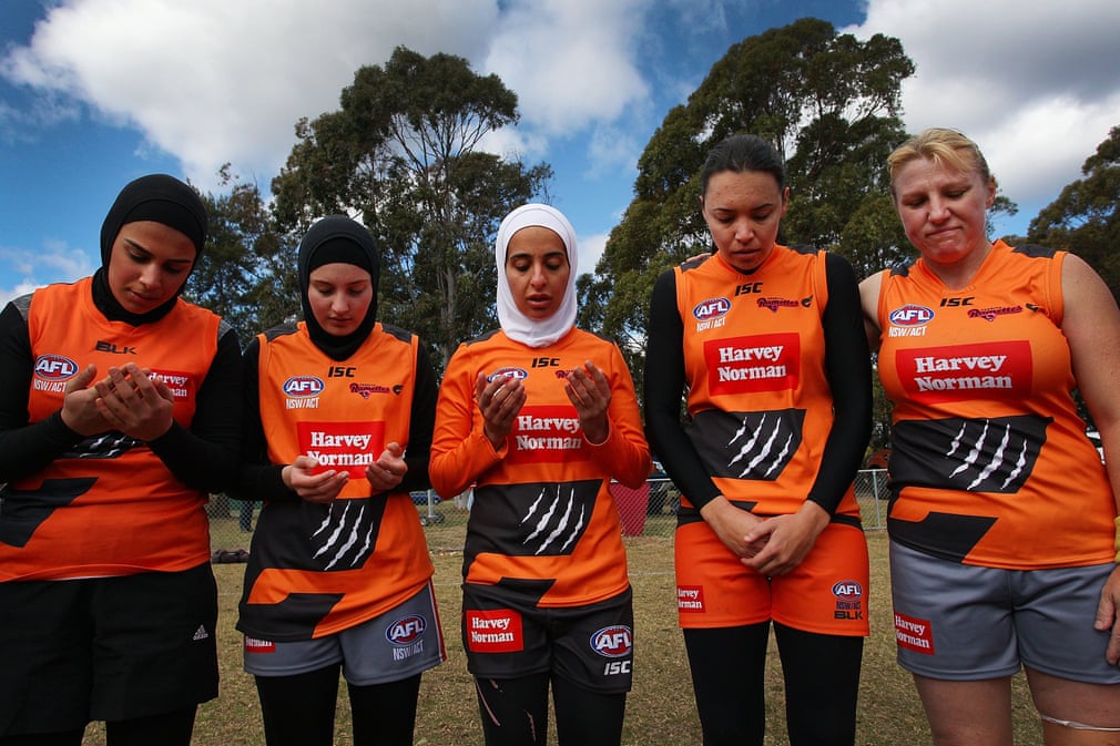 Muslim woman praying afl football team3000