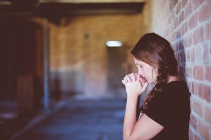 girl prayingpeople-2597796_960_720